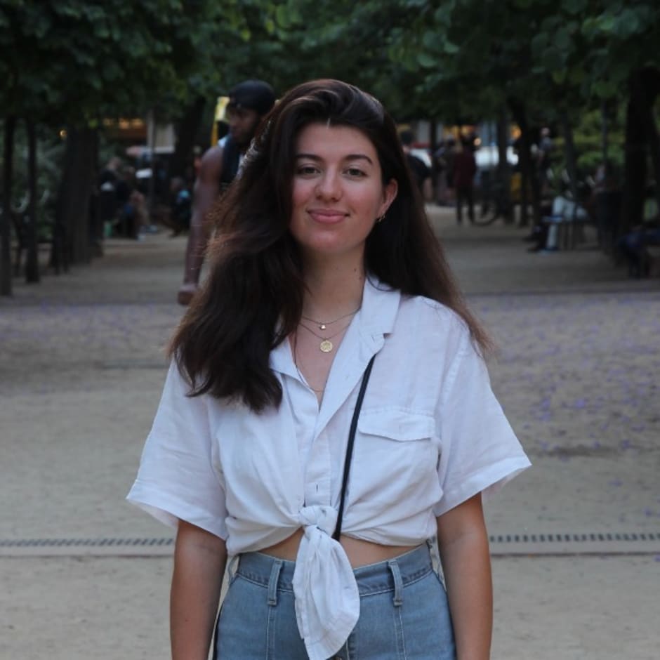 Marinda Vermeeren in het park van de Sagrada Fam&iacute;lia in Barcelona